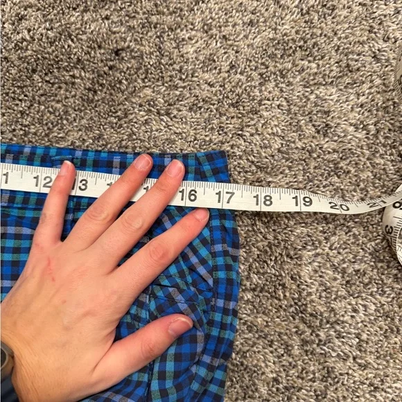 Lululemon men’s Blue Checkered plaid Shorts size 34 EUC - Picture 3 of 4